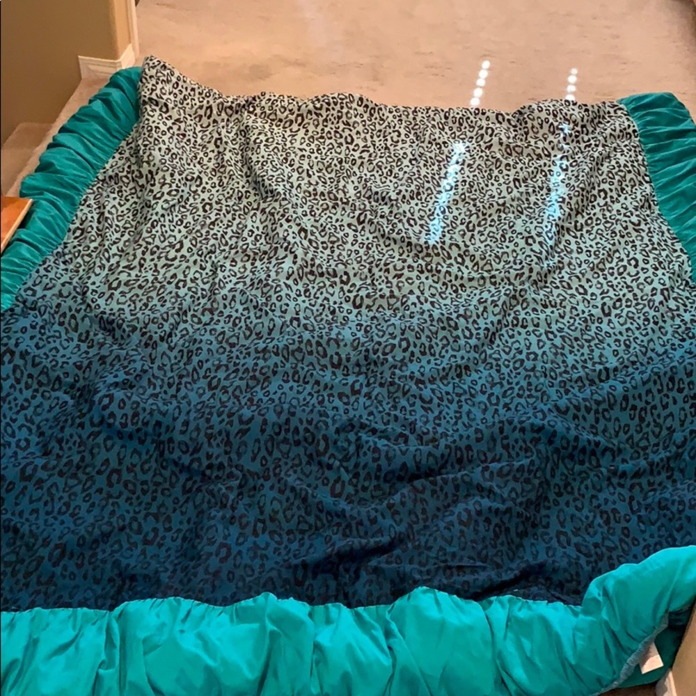 Comforter - Picture 2 of 4